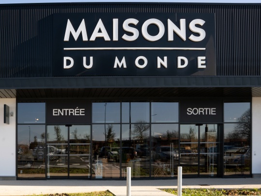 Photographie de la devanture d'un magasin Maisons du Monde